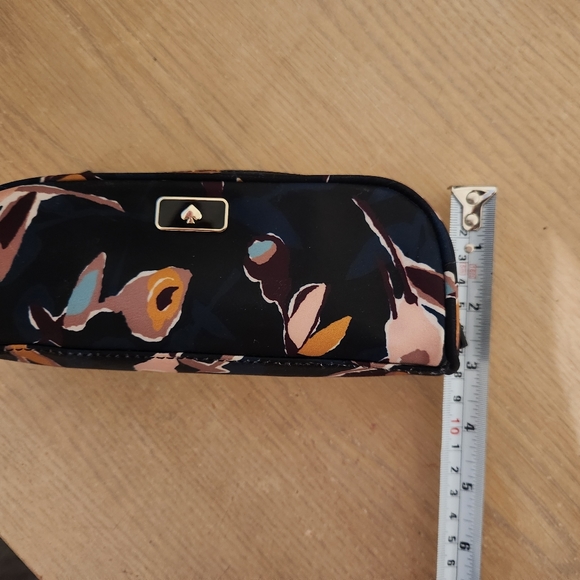 Kate Spade cosmetic bag - Picture 2 of 5